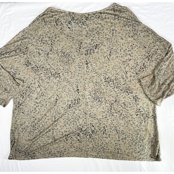 Michael Stars Top Tshirt OS Leopard Animal Green‎ Boho Oversized Mob Wife Casual - Picture 9 of 10